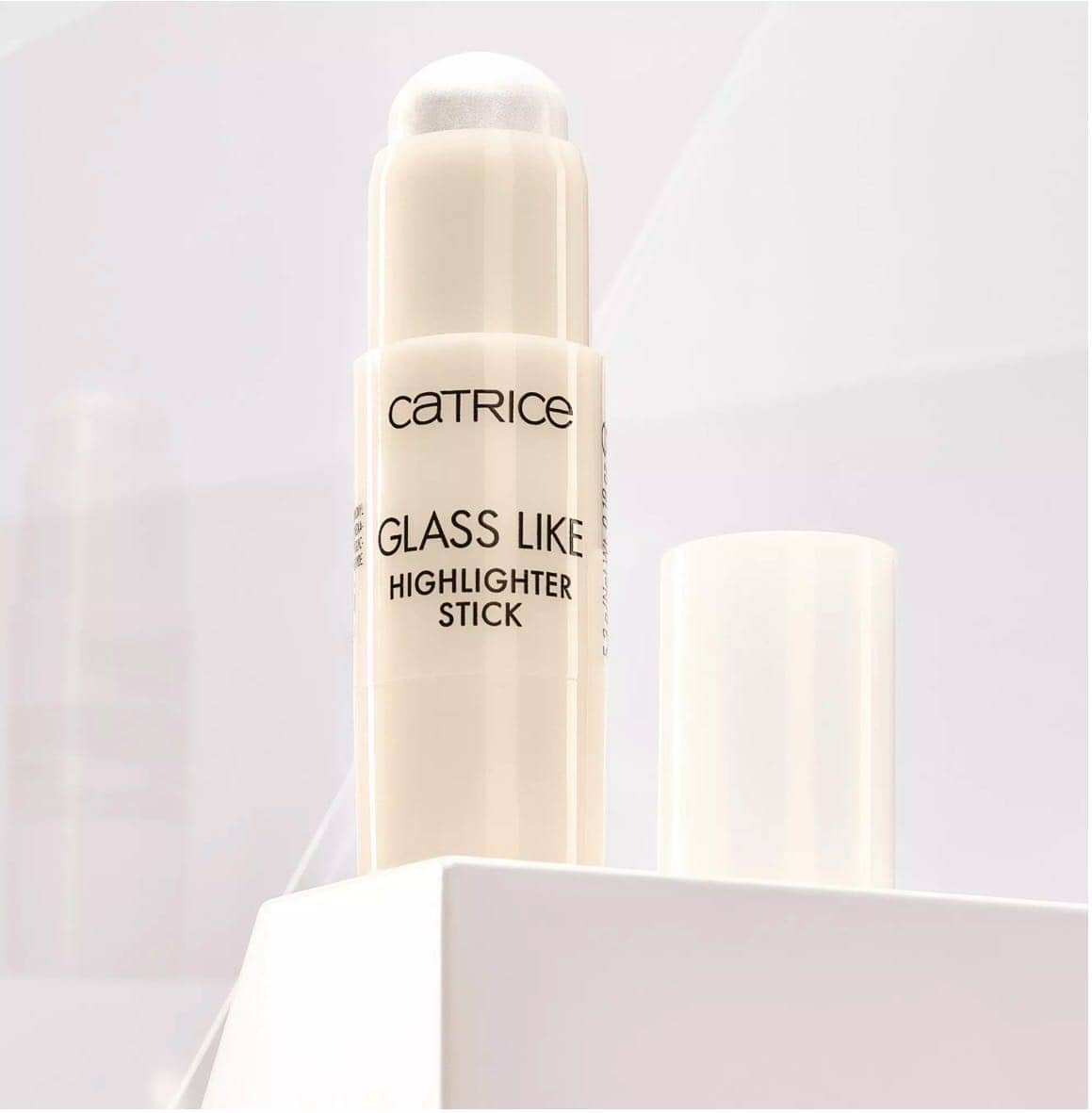 Хайлайтер в стике Glass Like Highlighter Stick, 010 Keep It Glassy 1